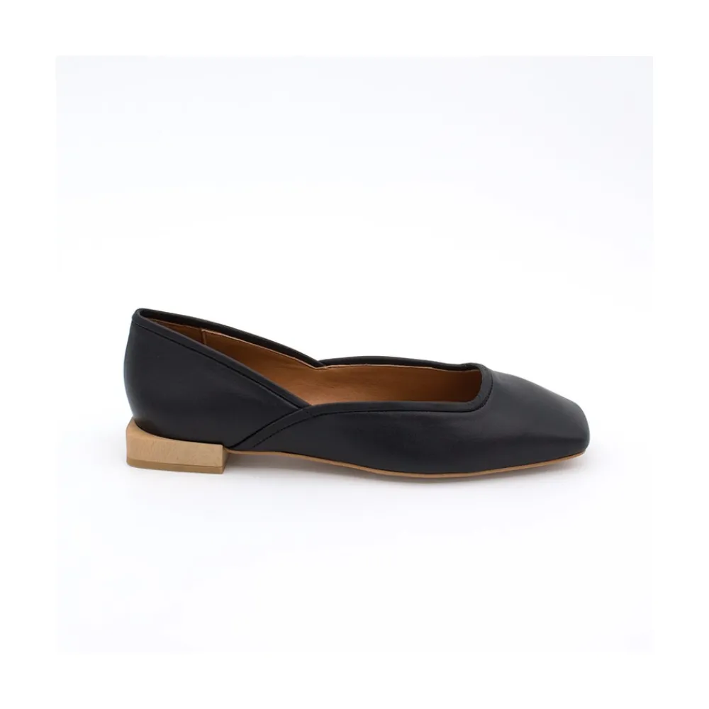 ANGEL ALARCON Hawn - Leather Pointed-Toe Flats<Vrouwen Last Units