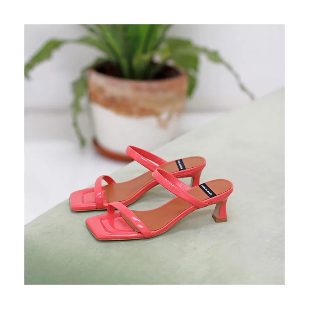 ANGEL ALARCON Jeanette - Shiny Texturized Padded Leather Sandal<Vrouwen Last Units