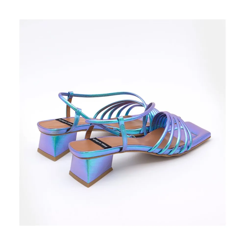 ANGEL ALARCON Mazzy - Iridescence Strappy Sandal With Triangular Heel Design.<Vrouwen Sandals