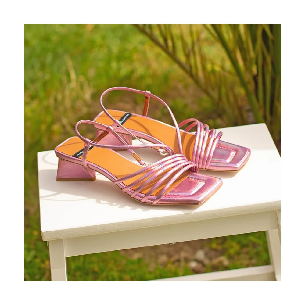 ANGEL ALARCON Mazzy - Iridescence Strappy Sandal With Triangular Heel Design.<Vrouwen Sandals
